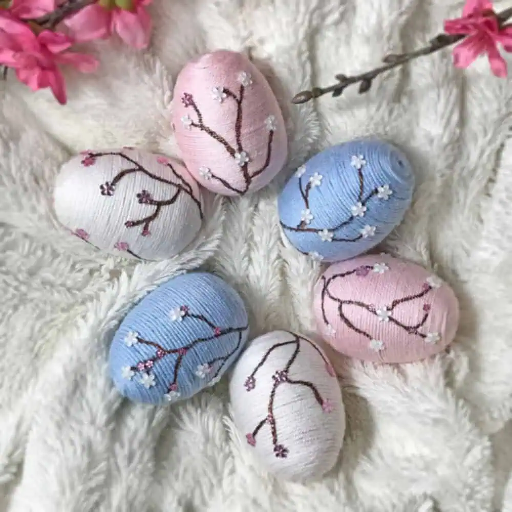 Decorative Easter Eggs with Yarn