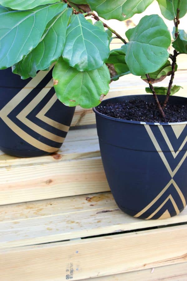 21 Easy DIY Planter Projects painted planters