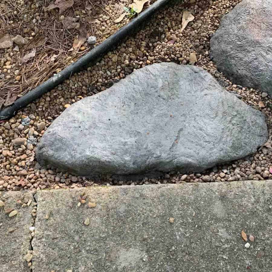 diy concrete stepping stones using sand topping mix. 2 inches thick 