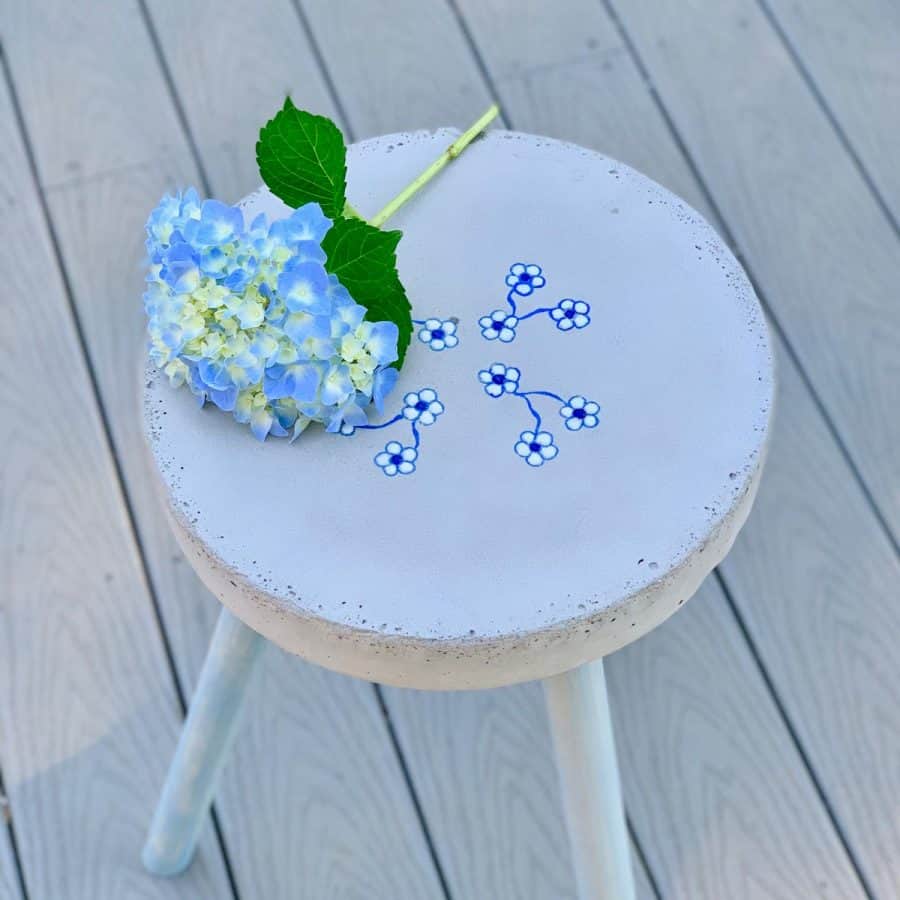 DIY Concrete Side Table With Flowers