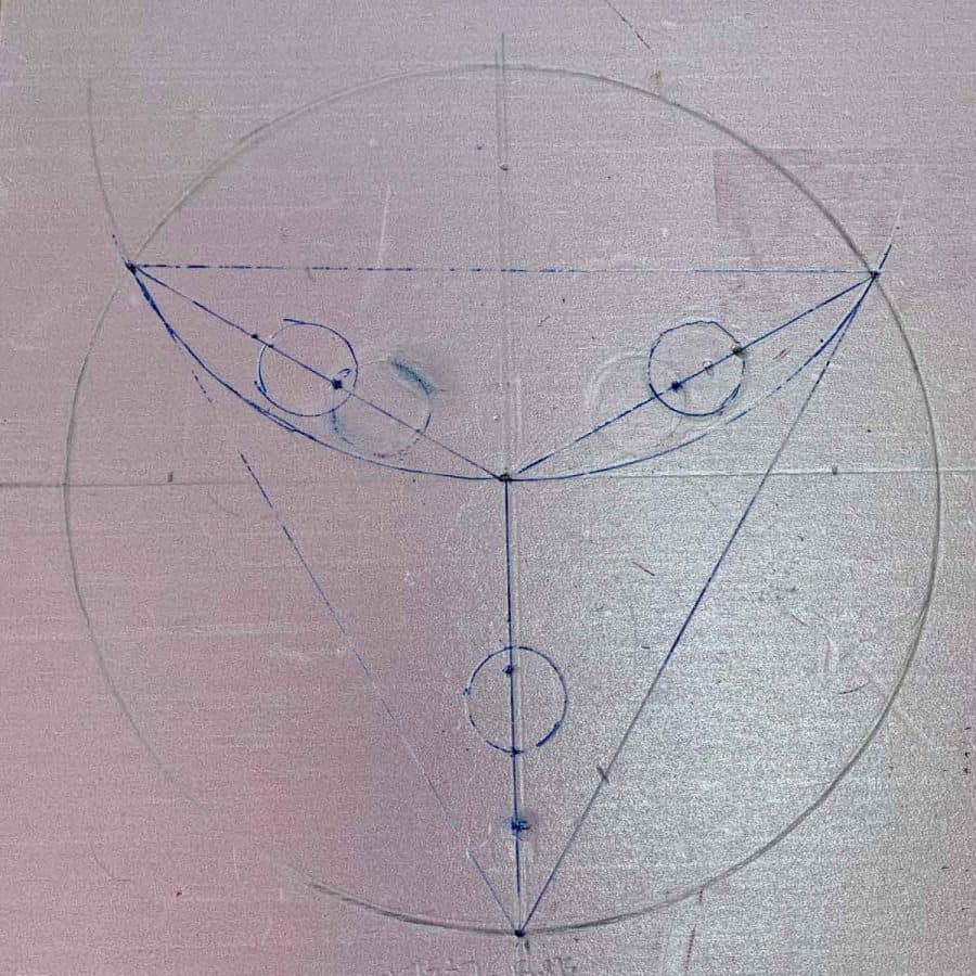 circle with equilateral triangle and leg locations circled