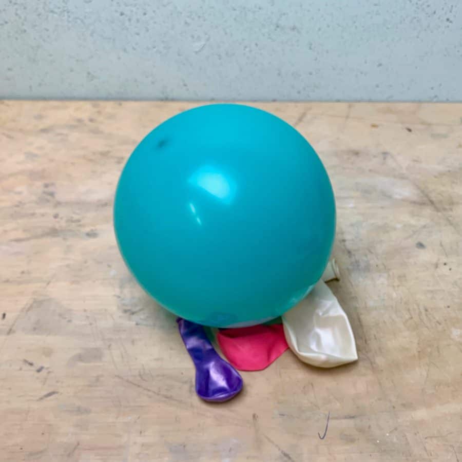 Balloon inflated in table for molding