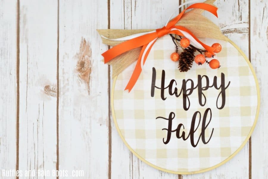Buffalo-Check-Fall-Wreath-sign that says happy fall