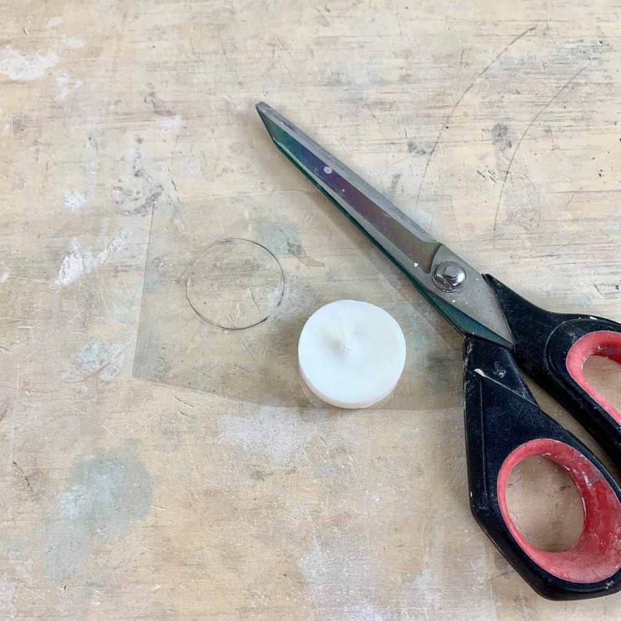 scissors cutting circle