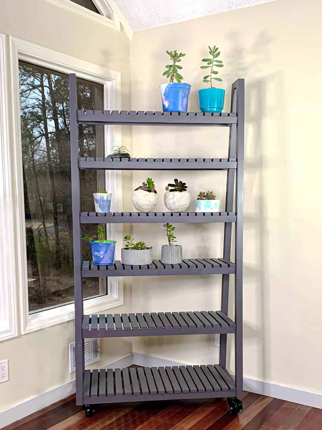 The Perfect DIY Plant Stand: Indoor/Outdoor