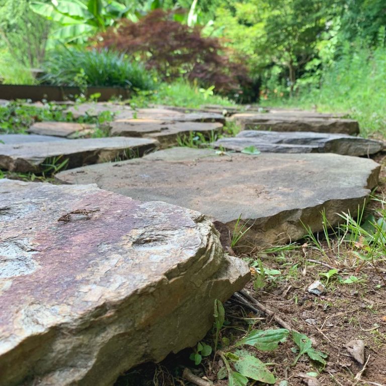 How to Make a Flagstone Walkway in Your Lawn Artsy Pretty Plants