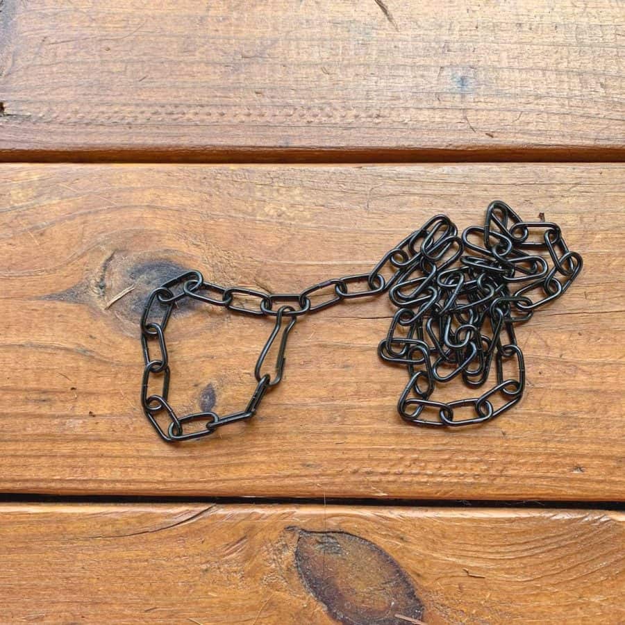 A long piece of chain with a loop made on the end, secured with a clip.