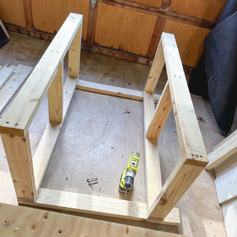 Make A DIY Potting Bench With Helpful Features (& Free Plans) - Artsy ...